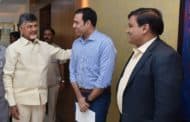 Vizagvision:భారత మాజీ క్రికెటర్ వీవీఎస్ లక్ష్మణ్ ముఖ్యమంత్రి నారా చంద్రబాబు నాయుడును సచివాలయంలోని సీఎంవోలో బుధవారం మర్యాదపూర్వకంగా కలుసుకున్నారు.