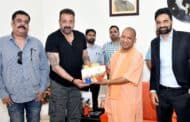 బాలీవుడ్ నటుడు సంజయ్‌దత్‌తో ఉత్తర ప్రదేశ్ ముఖ్యమంత్రి యోగి ఆదిత్యనాథ్ సమావేశం అయ్యారు.