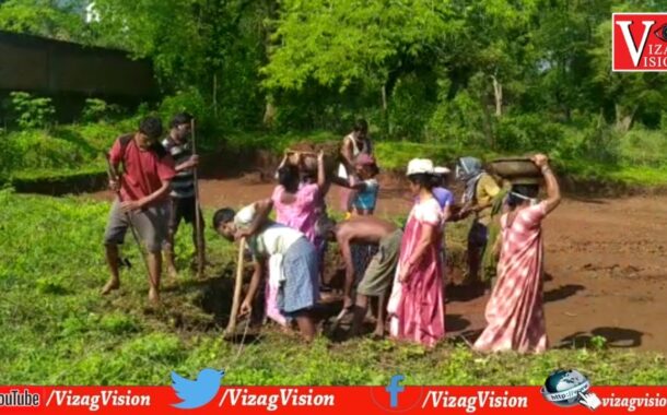 ఉపాధి కూలీల్లో కరోనా భయం పనులు చేస్తున్న ఉపాధి కూలీలు వర్తనాపల్లి పాడేరు Visakhapatnam vizagvision