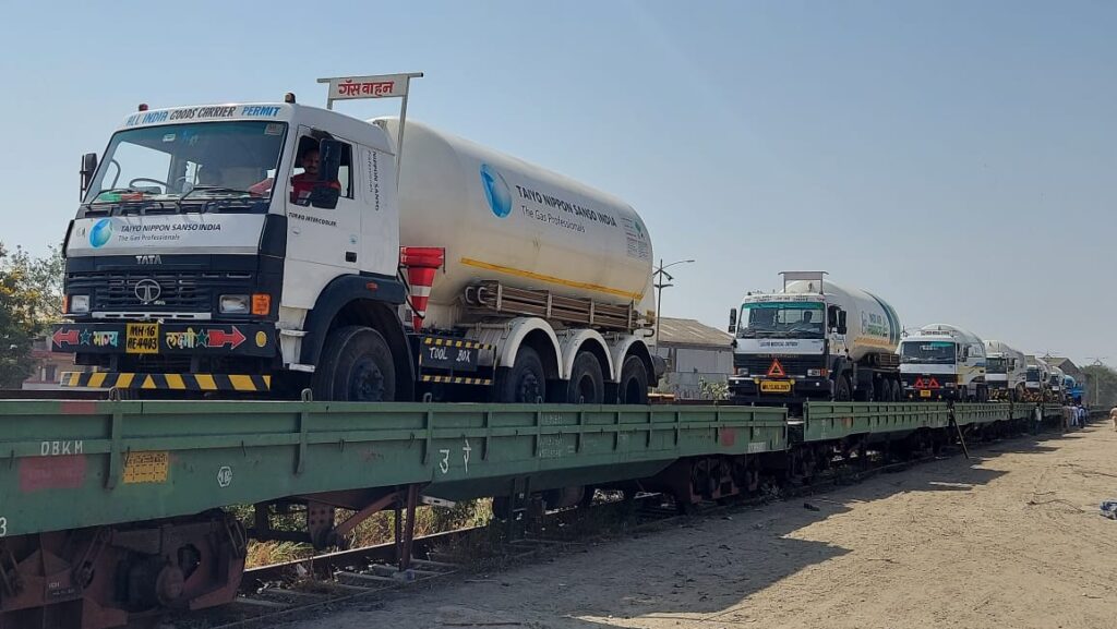 2600 TONNES OF OXYGEN CARRIED BY ECoR THROUGH OXYGEN EXPRESS TRAINS Vizagvision