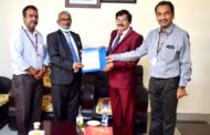 Vizagvision సెంచూరియన్ గౌరవ ఆచార్యునిగా కూటికుప్ప in Visakhapatnamసెంచూరి యన్ యూనివర్శిటీ గౌరవ ఆచార్యునిగా డాక్టర్ కూటికుప్పల సూర్యారావు నియమించినట్లు సెంచూరియన్ యూనియన్ వైస్ ఛాన్సలర్ ఆచార్య జి.ఎస్.ఎన్. రాజు తెలిపారు. పద్మశ్రీ పురస్కార గ్రహిత కూటికుప్పల సూర్యారావు నియమిస్తూ వైస్ ఛాన్సలర్ ఉత్తర్వులు జారీ చేసారు. ఈసందర్భంగా కూటి కుప్పల సూర్యారావు మాట్లాడుతూ జీవితంలో సంస్కృతికి మించినది లేదన్నారు. మాతృదేవోభవ, పిత్రుదేవోభవ, ఆచార్య దేవో భవ నేర్చిన మనదేశం ప్రపంచానికి ఆదర్శంగా నిలిచిందన్నారు. ఆరోగ్యం గా ఉంటేనే ప్రపంచాన్ని జయిస్తా మని, ఆత్మవిశ్వాసమే మనకు రక్షణని తెలిపారు. పారామెడికల్ సిబ్బంది పాల్గొనగా రిజిస్ట్రార్ ఆచార్య సి.వి. గోపీనాథ్, డీన్స్ రమణారావు, ఆచార్యులు, విభాగాధిపతులు పాల్గొన్నారు.