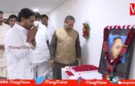 భారత రాజ్యాంగ నిర్మాత Dr B.R అంబేద్కర్‌కు నివాళుర్పించిన CM YS Jagan Part Office Vizagvision