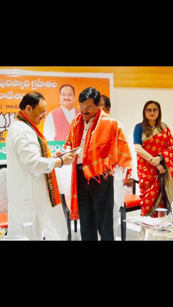 Vizagvision: Dr Kutikuppala felicitated by BJP National President Shri J. P. Nadda