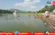 సింహాచలం పుష్కరిణి లో ఇటీవల జరిగిన వరుస  ప్రమాదాల దృశ్య AU Civil Prof పుష్కరిణి పరిశీలించారు