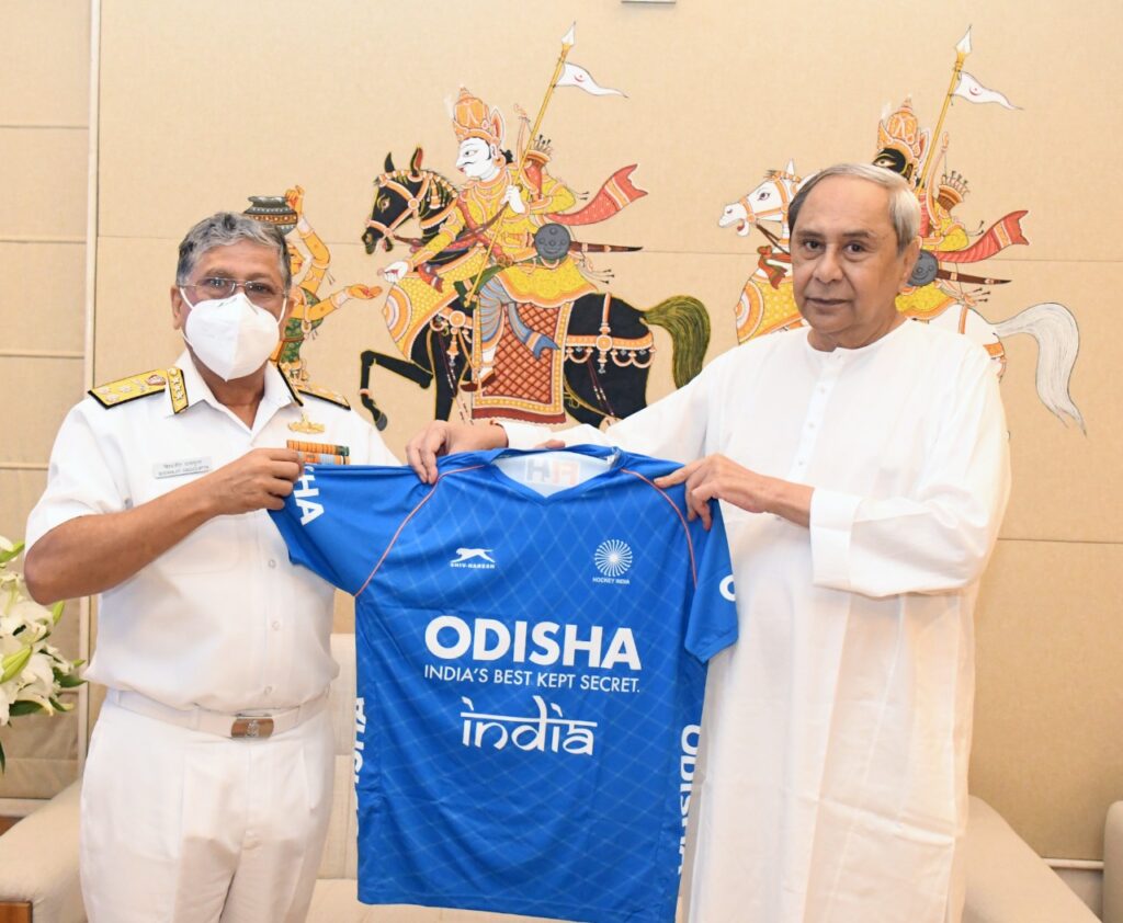 Vizagvision FOC-in-C(East) calls on Chief Minister of Odisha