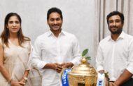 సీఎం క్యాంప్‌ కార్యాలయంలో సీఎం  జగన్‌ను కలిసిన క్రికెటర్‌ అంబటి రాయుడు Vizagvision