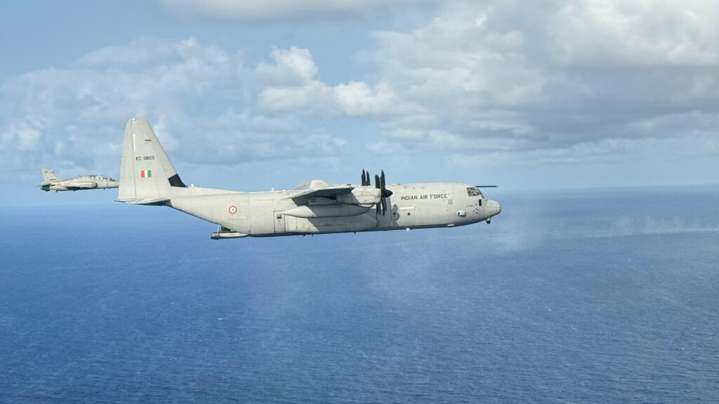 Vizag vision : IAF - Airborne Insertion of Special Forces. 16 troops of US Special Forces, Garud and para commandos inserted at Exercise Area Kakinada Beach Landing Zone (LZ) by MI 17 V5 of 157 HU, IAF during Ex Tiger Triumph 25.